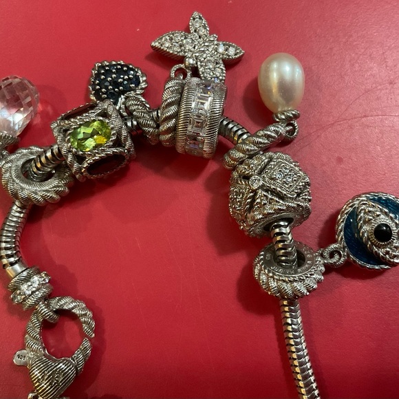Judith Ripka: 8 cubic zirconia charms on a sterling silver (925) bracelet. - Picture 2 of 6